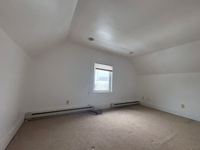 Building Photo - 72-74 Hanks St, Lowell