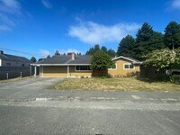 Building Photo - 4590 Excelsior Rd