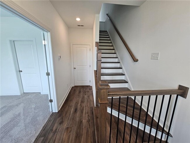 Building Photo - 502 Healy Dr