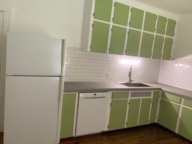 Building Photo - 107 Woodward St