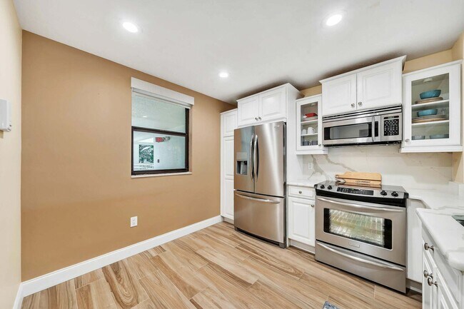 Building Photo - 827 Oak Harbour Dr