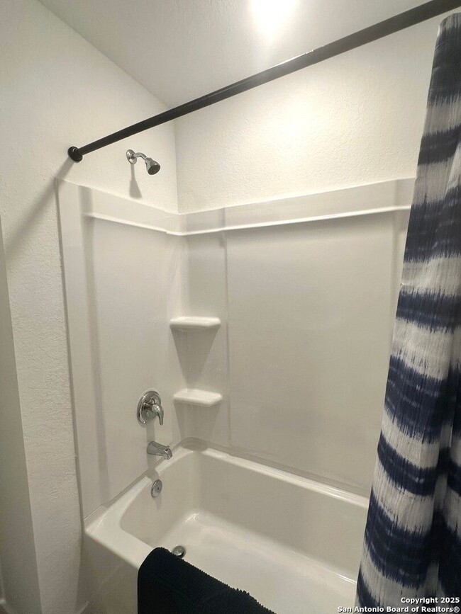 Building Photo - FULLY FURNISHED!!! 3Bed/2Bath House for Rent! Available Now! 12 or 6 month lease.