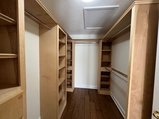 Building Photo - 154 Regency Dr