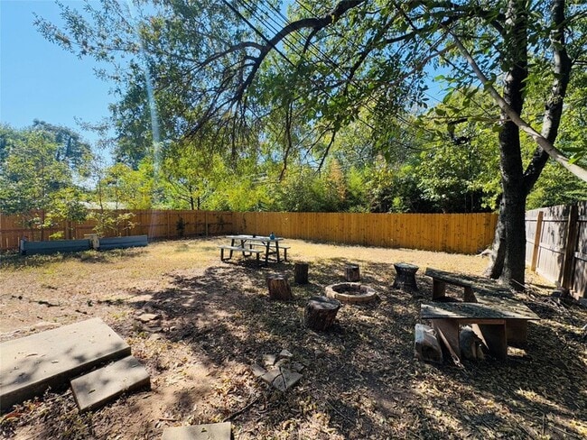 Building Photo - 609 Franklin Blvd