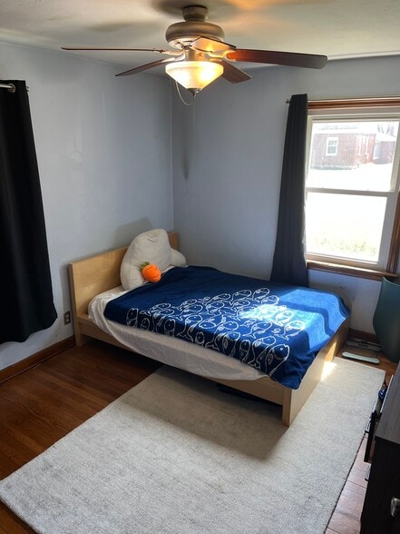 bedroom (second angle) - 884 W 9th Ave