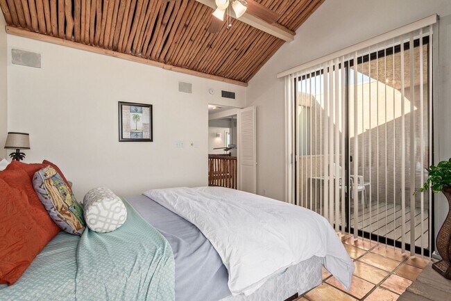 Building Photo - RESORT Style FULLY-FURNISHED Condo in Paradise Valley - 4 bedroom / 2.5 bath