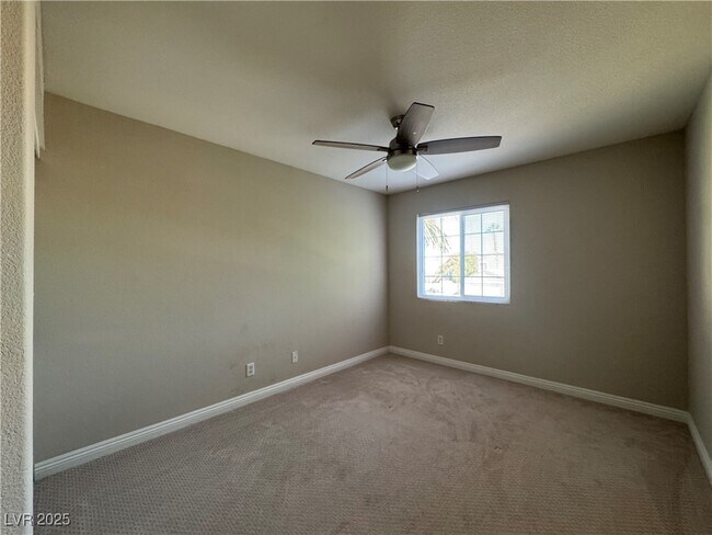 Building Photo - 2425 Island Paradise Ave