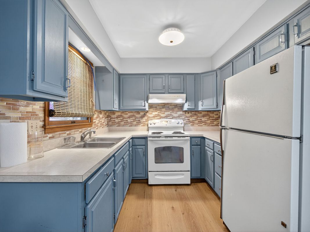 Building Photo - 2149 W Allen St