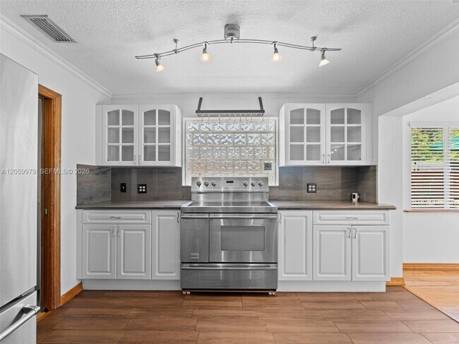 Building Photo - 2021 N 52nd Ave