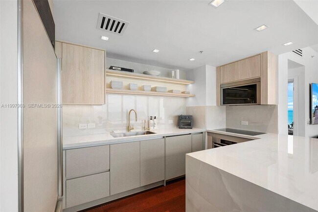 Building Photo - 6899 Collins Ave