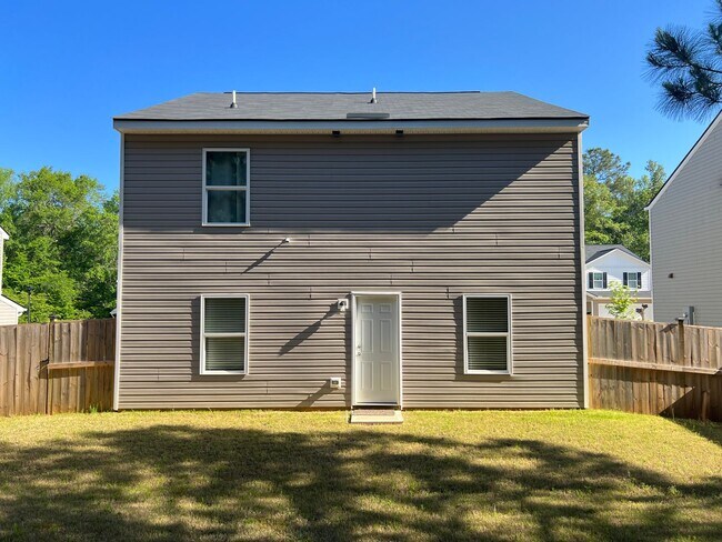 Building Photo - Home in The Highlands!!!