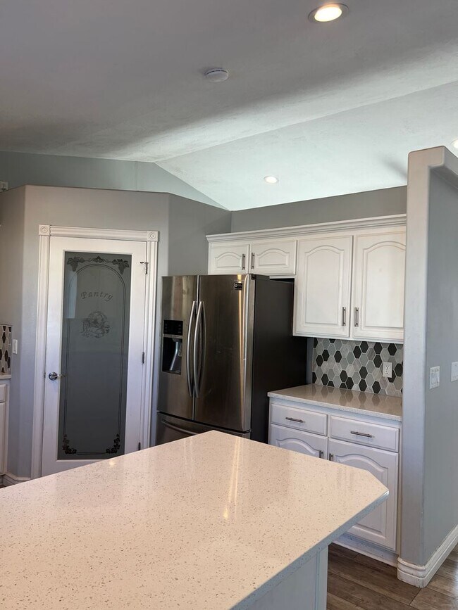 Building Photo - THIS IS A LEASE TAKEOVER - PLEASE CONTACT ...