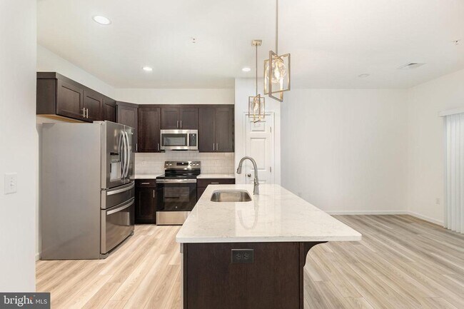 Building Photo - 7841 Briarwood Dr