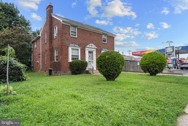 Building Photo - 906 Rhawn St