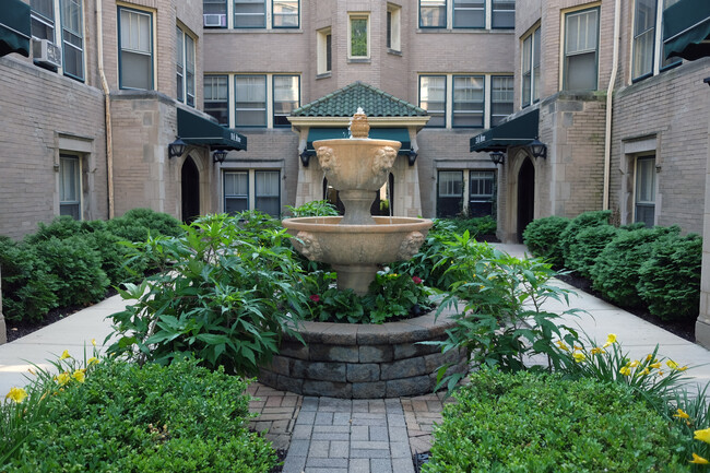 courtyard - 27 S Stone Ave