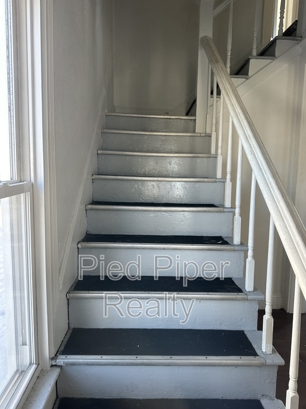 Building Photo - 425 W American St