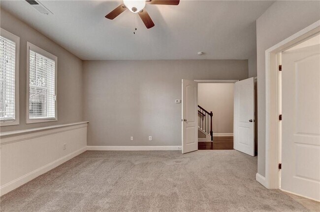 Building Photo - 812 Red Hart Ln