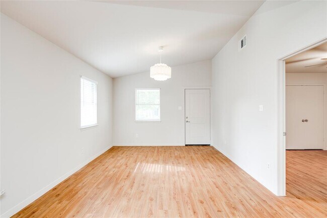 Building Photo - 8110 Willet Trail