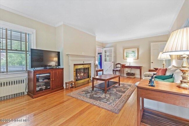 Building Photo - 73 Oakwood St
