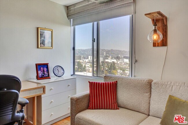 Building Photo - 2160 Century Pk E