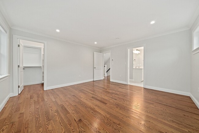 Building Photo - 15 Lakeview Ave