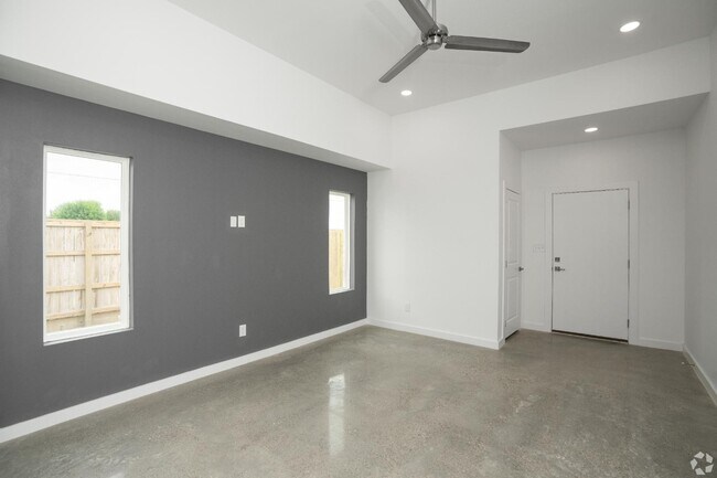 Building Photo - 4004 Jenna Ln