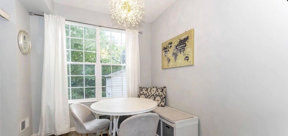 Building Photo - 639 Tivoli Rd