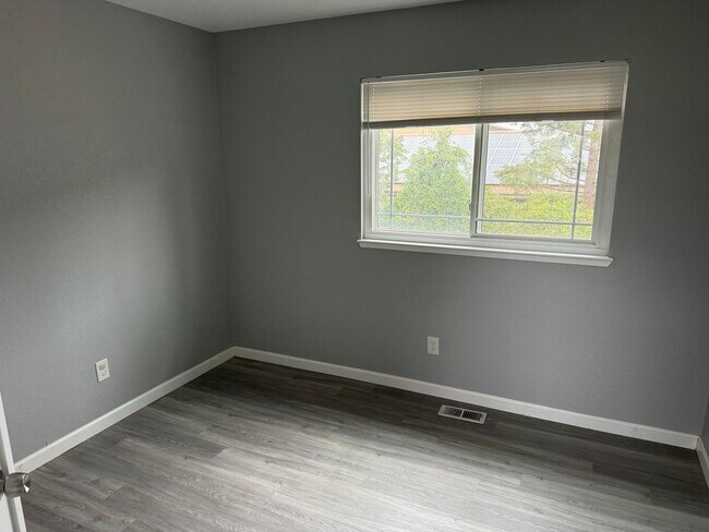 Building Photo - Remodeled 4-bedroom Oakley Rental Opportunity!