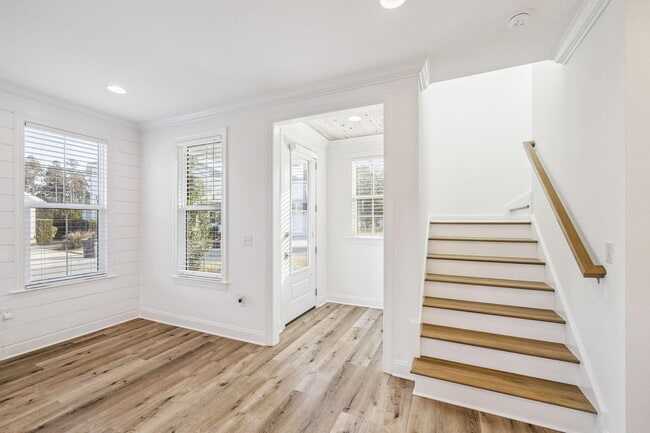 Building Photo - 250 Windrow Way