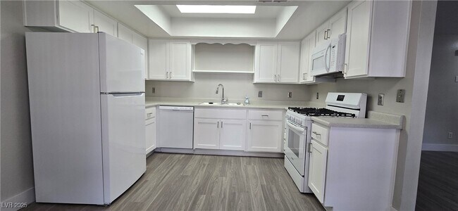 Building Photo - 6649 W Tropicana Ave