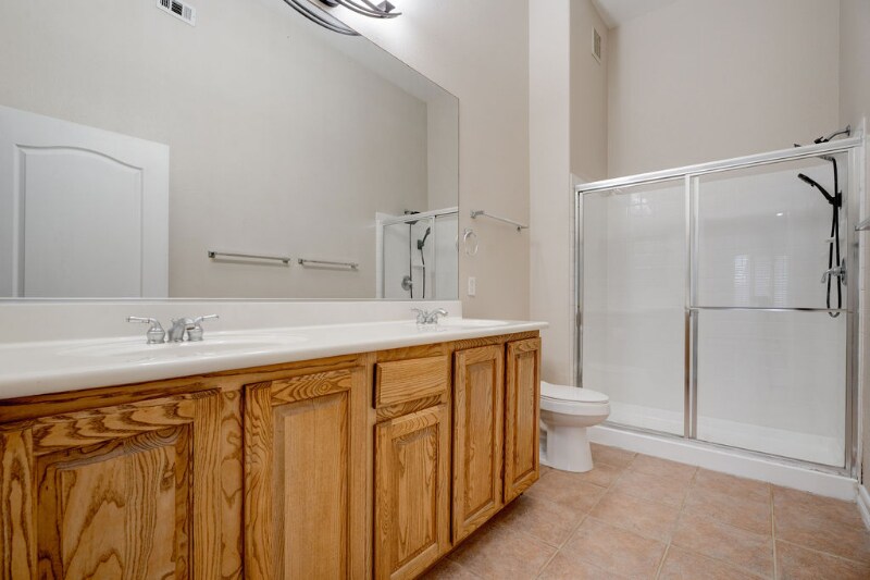 Building Photo - 2305 W Horizon Ridge Pkwy