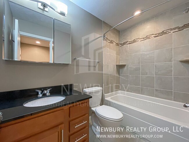 Building Photo - 2 Bedroom, 2.5 Bath Townhome - Discover th...