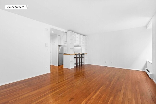 Building Photo - 250 W 88th St