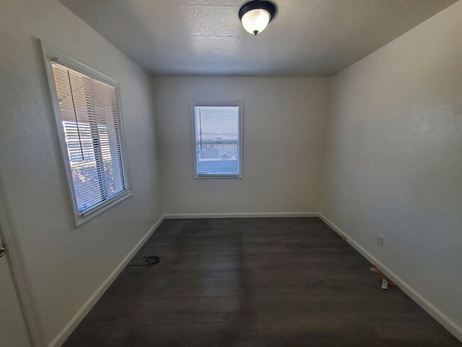Building Photo - EBS T 21196 - 21198