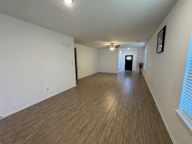 Building Photo - 31303 Whitfield Ct