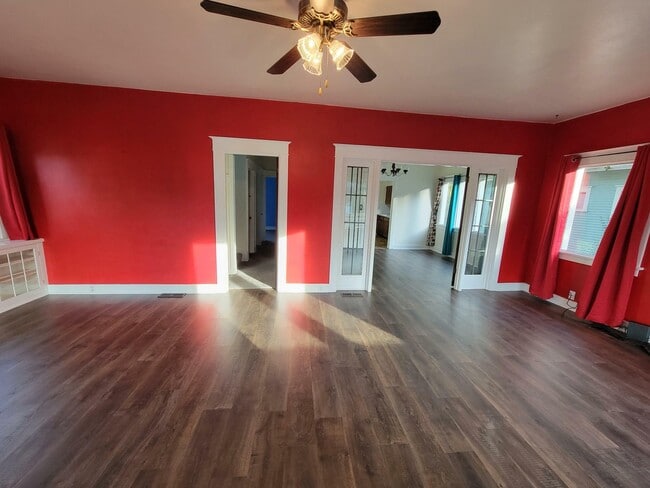 Building Photo - 3709 Hoyt Ave