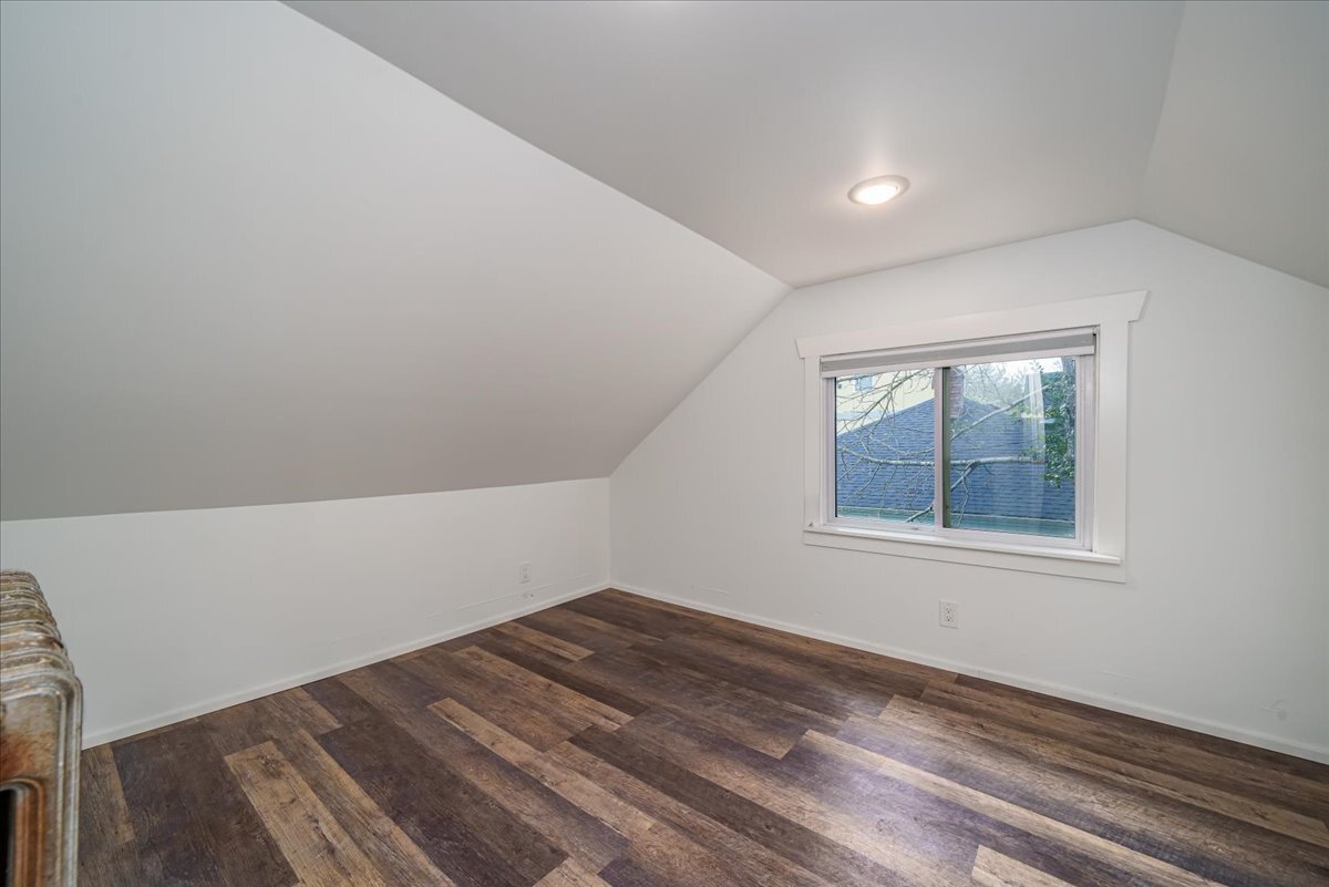 Building Photo - 817 S Sullivan St