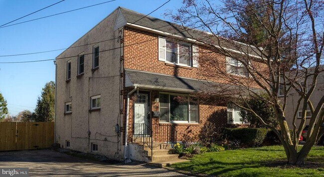 Building Photo - 203 E Rosedale Ave