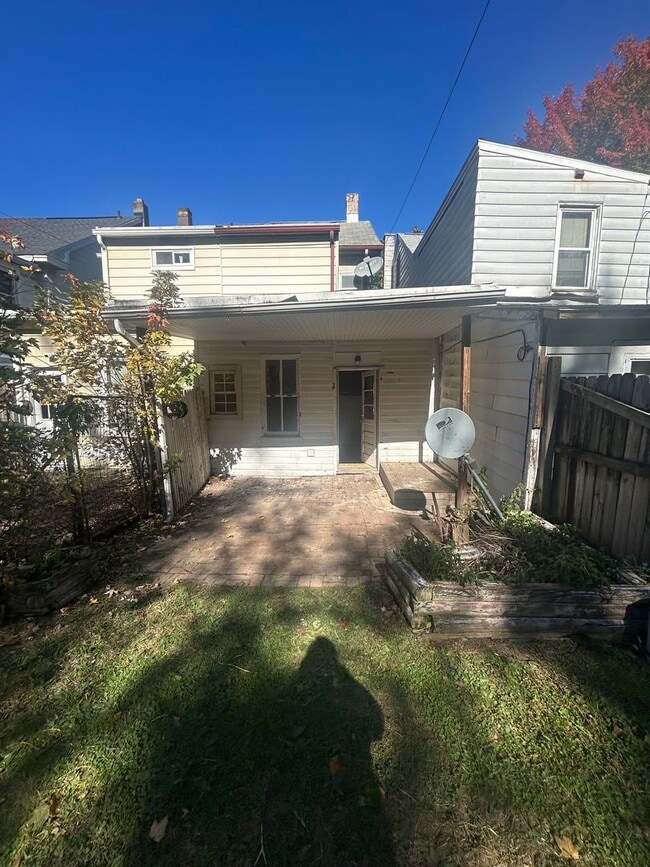 Building Photo - 3 Bedroom Duplex in Penbrook Boro.