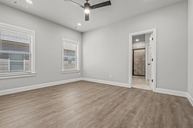 Building Photo - 1050 Sunshine Ct