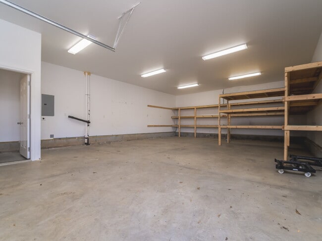 Building Photo - Unique Live/Work Opportunity With Large Fenced Yard Plus Outdoor Storage