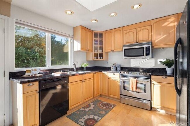 Building Photo - Bothell Home