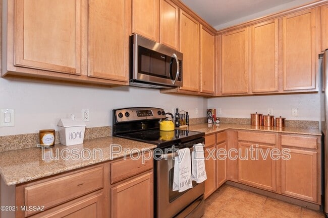 Building Photo - 2442 E Emerald Moon Dr