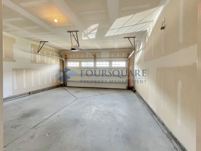 Building Photo - Spacious End-Unit Townhome with 2-Car Garage & Private Patio – Near Beaver Creek & Downtown Apex