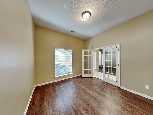 Building Photo - 1907 W Welsford Dr