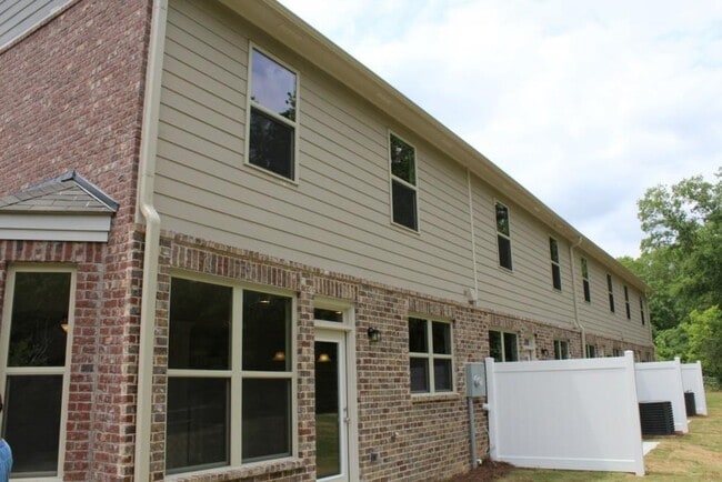 Building Photo - 3572 Brockenhurst Dr