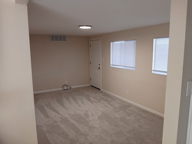 Building Photo - 1517 S 8th Ave