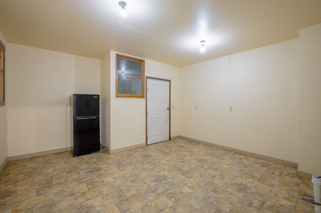 Building Photo - 1209 N Main St