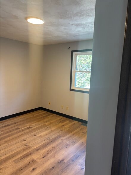 Primary bedroom - 302 W State St