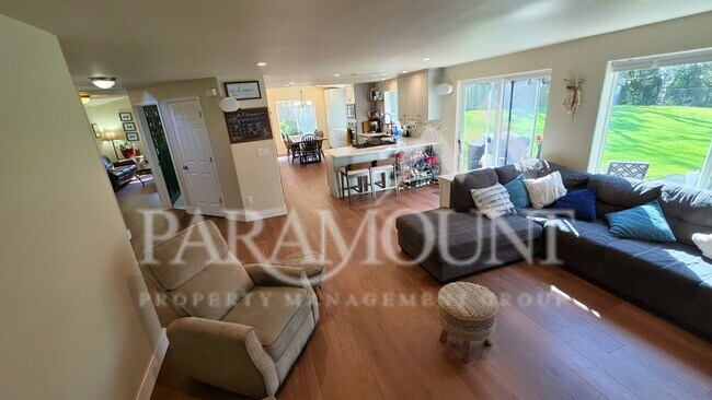 Building Photo - Gorgeous 3-Bedroom Home with 2 Bonus Rooms!